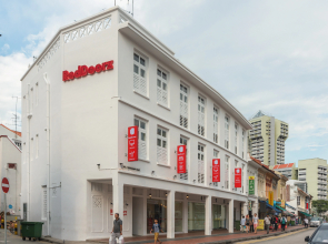 RedDoorz Premium @ Serangoon (SG Clean, Staycation Approved)