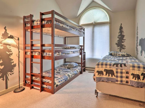 Charming Lake Harmony Townhouse w/ Balcony!