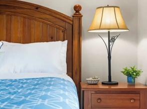 Ron's Retreat Stay for 6 With Resort Amenities