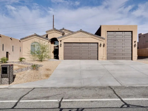 Patio & Grill: Family-friendly Lake Havasu Home