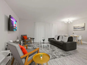 2BR 1BA Apartment With Great Amenities