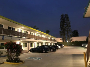 Exclusivo Inn & Suites