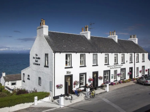 Port Charlotte Hotel