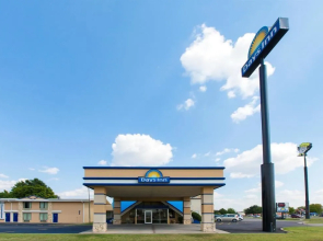 Days Inn by Wyndham Norman