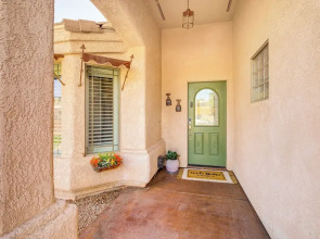 2 Mi to Lake Havasu: Poolside Paradise!