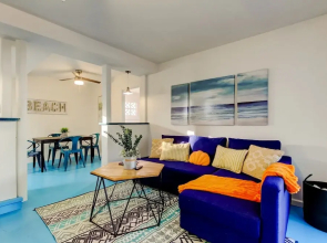 Simple Modern Gem 2 Blocks to Beach Pet Friendly