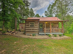 Covered Deck & Fire Pit: Smoky Mountain Cabin