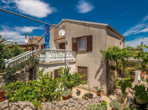 Beautiful Apartment in Mali Losinj With Wifi and 1 Bedrooms