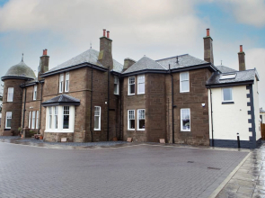 Panmure Apartment - A Glamorous Renovation