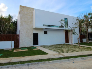 Bahia Principe Vacation Rentals - Four-Bedroom House