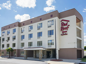 Red Roof Inn & Suites Fayetteville - Fort Bragg