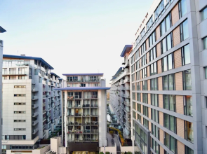Bright 1 Bedroom Apartment With River Views