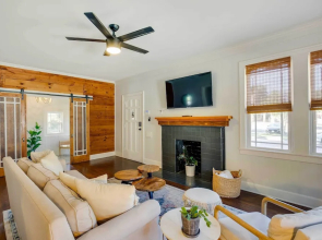 Walk to Dtwn: 'tyler Tudor' w/ Backyard