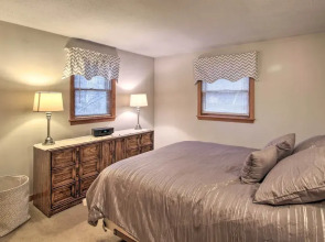 Lakeview Forest Cabin w/ Deck < 1/2 Mile to Beach!