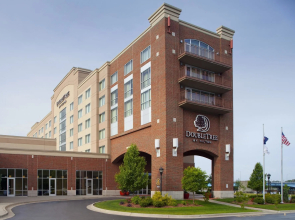 DoubleTree by Hilton Bay City - Riverfront