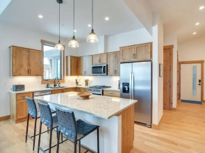 Winter Park Retreat: Balcony, Hot Tub & Fireplace!