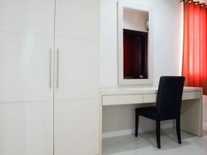 Comfy 1BR Twin Tower Apartment By Travelio