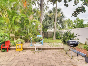 1 Mi to Madeira Beach: Getaway w/ Patio & Grill