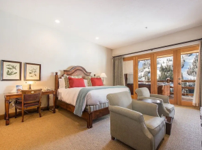 Premium Luxury Five Bedroom Townhouse with Hot Tub and Majestic Mountain Views 5 Townhouse by RedAwning