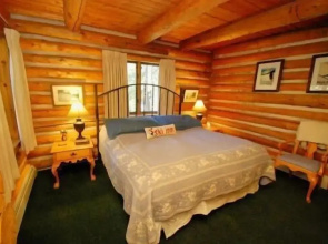 Lenawee Log Home 4 Bedroom Holiday home by Key to the Rockies