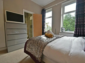 Luxary 4 Bed, 4 bathroom house in central Burnley