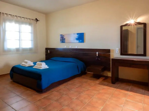 Cozy Gem With Access to a Sparkling Shared Pool