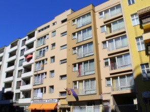 Icke Apartments