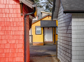 Seaview Motel & Cottages