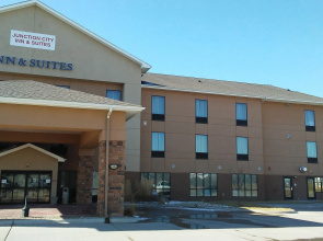 Holiday Inn Express & Suites Junction City by IHG