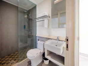 Alron Hotel Kuta Powered by Archipelago