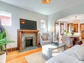 4 Mi to Downtown Denver: Washington Park Hideaway!