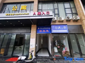 Xunguang Light Luxury Apartment (Nanning University for Nationalities Xiangsihu Branch)