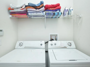 Magnificent Large Home w Pool and Spa