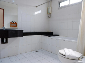 18 Coins Budget Hotel