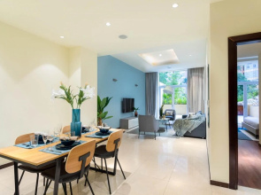 Luxury Urban Chic Apt on Palm w Prvt Beach Access