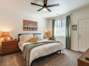 1 Mi to Dtwn Flagstaff: Condo w/ 2 Balconies!