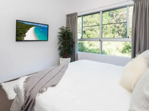 Airlie Beach Penthouse With Pool Near Whitsundays
