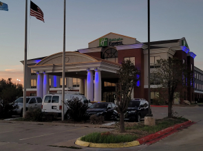 HOLIDAY INN EXPRESS AND SUITES by IHG