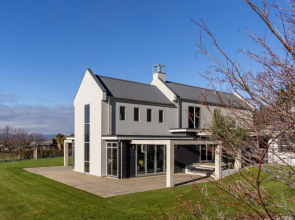 Elderberry Elegance - Wanaka Holiday Home