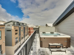 Silverthorne Townhome w/ Hot Tub: Walk to Town!