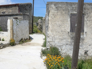 "sifakis Gorgeous Stone House"