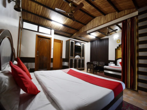 OYO 26909 Hotel Paras