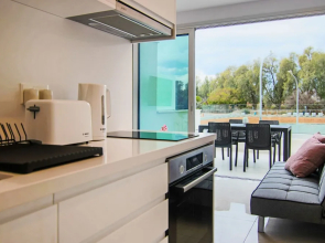 Phaedrus Living: Seaside Luxury Flat Harbour 103