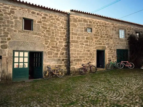 2Br Serra da Estrela Escape-cheese & Wine, Parking