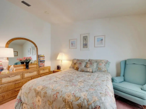 Lady Lake House w/ Lanai & Community Pool!
