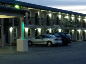 Super 8 Glade Spring