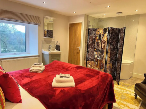 Sleeps 2 - Garden & Hot Tub Option