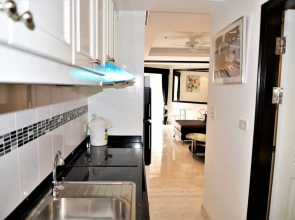 Room in Condo - Stylish 1 bed Apartment at Jomtien Beach Condominium