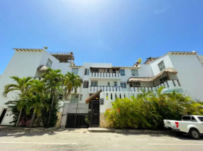 Deluxe Penthouse w 2 Story Patio and Ocean View