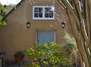 Loft Apartment nr Bath & Bristol with hot tub